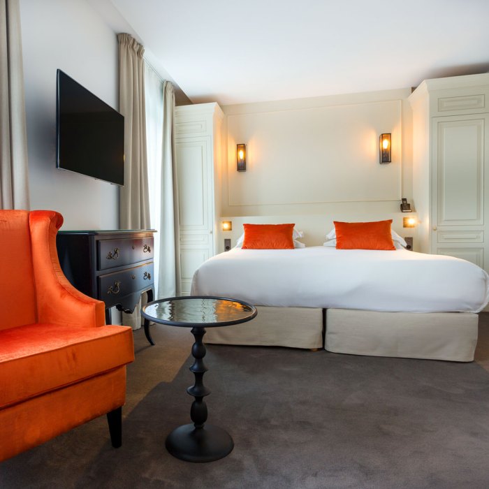 Romantic hotels in Paris with Eiffel Tower views and charming ambiance