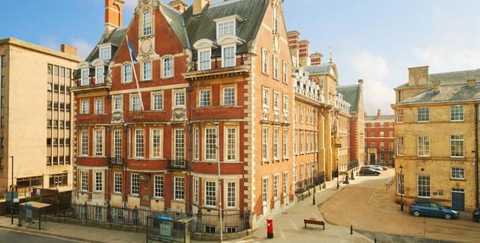 Best luxury hotels in the United Kingdom offering historical charm and elegance