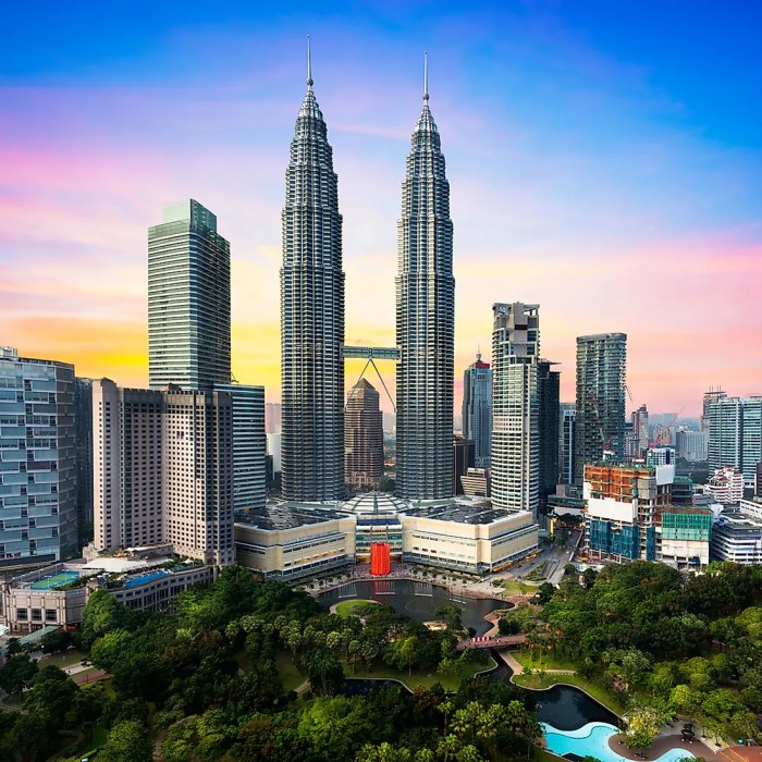 Kuala lumpur towers closest