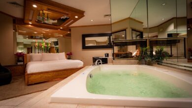 Intimate romantic hotels with fireplaces and jacuzzi tubs