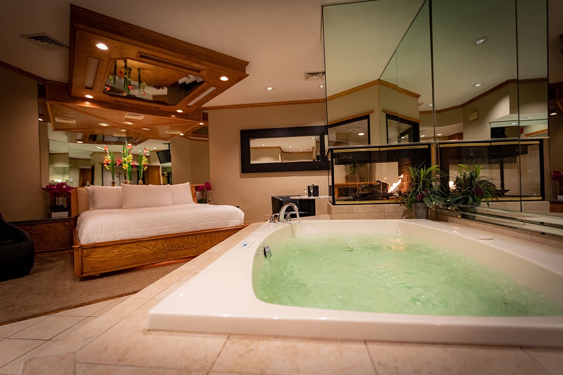 Intimate romantic hotels with fireplaces and jacuzzi tubs